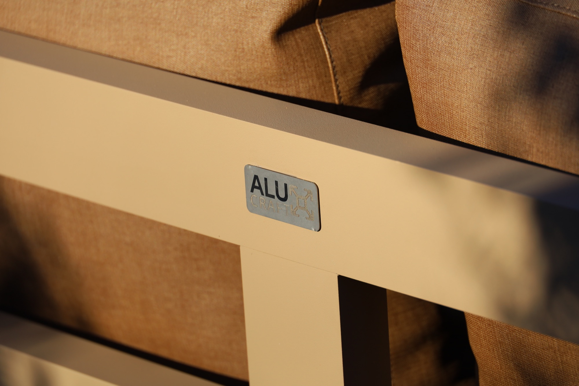Placa ALU CRAFT en la estructura